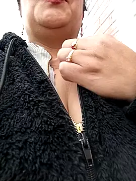   valentina18 online show from March 20, 2025, 4:42 pm