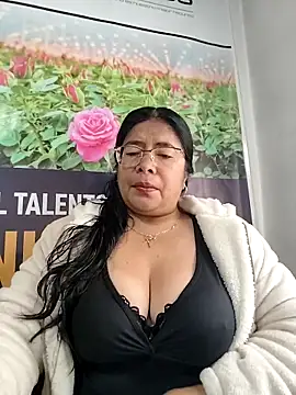   valentina18 online show from April 18, 2026, 1:26 pm
