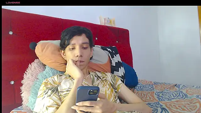 Snapshot of LAICK_01 chatting on April 22, 2026, 12:24 am LAICK 01 online show from April 22, 2026, 12:24 am