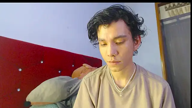 Snapshot of LAICK_01 chatting on May 5, 2026, 4:42 am LAICK 01 online show from May 5, 2026, 4:42 am