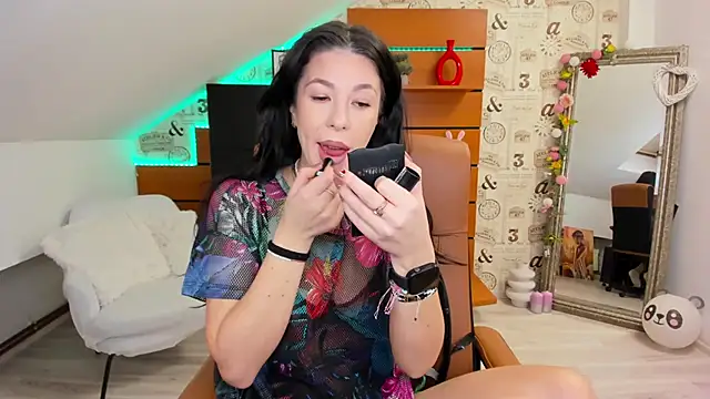 EmillyTaylor online show from December 5, 2025, 4:43 am