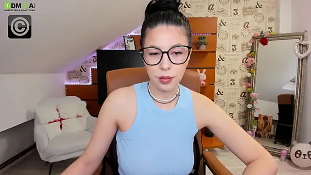 EmillyTaylor online show from March 13, 2026, 4:41 am