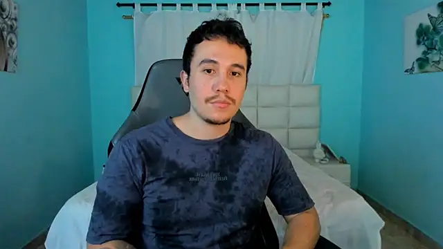 Snapshot of juan__jimenez chatting on April 17, 2026, 10:35 pm juan jimenez online show from April 17, 2026, 10:35 pm