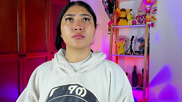 eymy-hadid online show from November 11, 2025, 9:26 pm