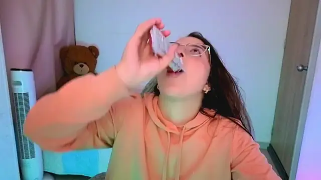  alicia z online show from April 7, 2026, 6:08 pm