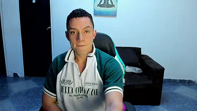 davinalhot online show from May 6, 2026, 7:57 am