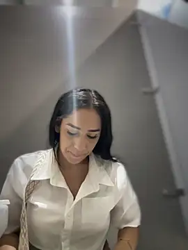 Snapshot of __IRIS__ chatting on May 20, 2026, 2:34 pm IRIS online show from May 20, 2026, 2:34 pm