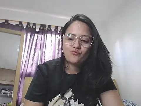 Jandylovee online show from April 11, 2026, 8:13 pm