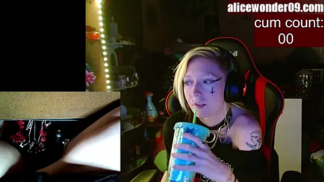 alicewonder09 online show from January 30, 2025, 5:30 am