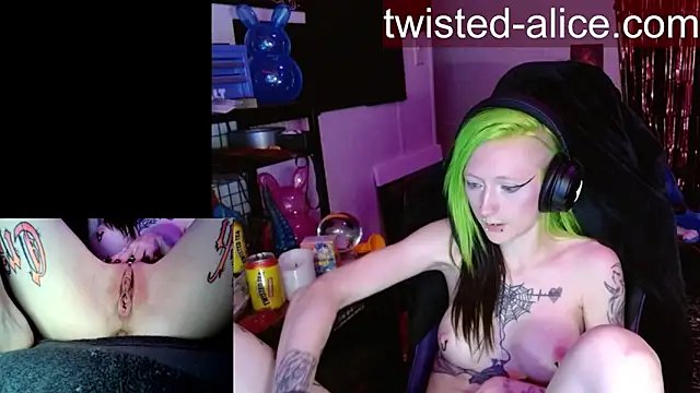 alicewonder09 online show from April 17, 2026, 3:31 am