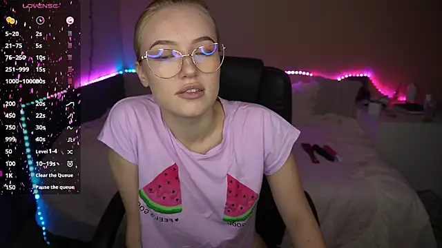 AmandaFiree online show from October 3, 2025, 4:42 am