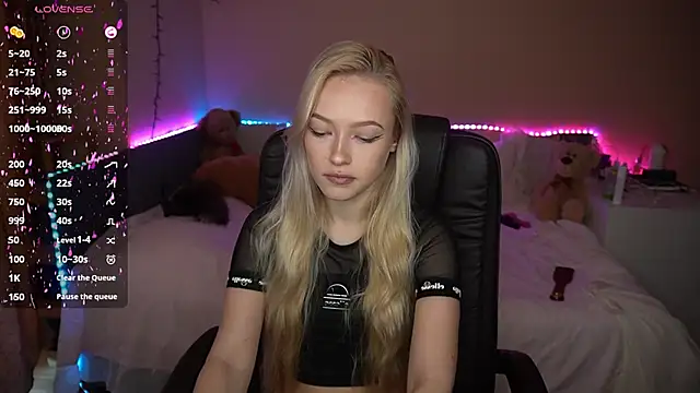 AmandaFiree online show from October 19, 2025, 6:47 am