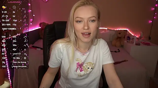 Snapshot of AmandaFiree chatting on February 4, 2026, 7:36 am AmandaFiree online show from February 4, 2026, 7:36 am