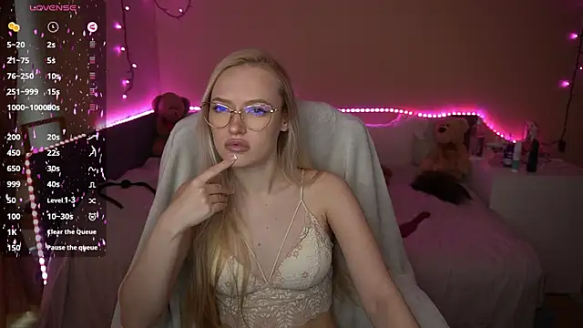 Snapshot of AmandaFiree chatting on February 11, 2026, 7:13 am AmandaFiree online show from February 11, 2026, 7:13 am