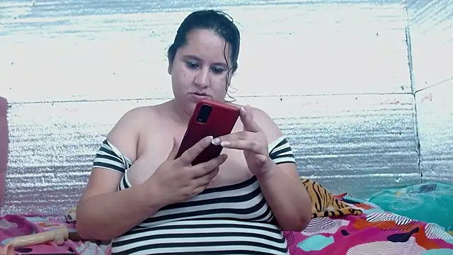 Snapshot of EMILY-NESSA chatting on February 24, 2025, 10:25 pm EMILY-NESSA online show from February 24, 2025, 10:25 pm