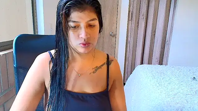 sara2520 online show from October 15, 2025, 7:36 pm