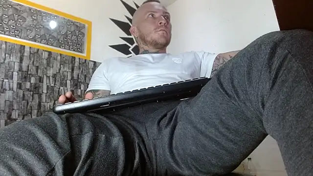 stripnolimits online show from October 4, 2025, 5:44 pm