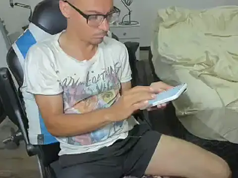 Snapshot of guachin_hunk chatting on December 26, 2024, 4:32 am guachin hunk online show from December 26, 2024, 4:32 am