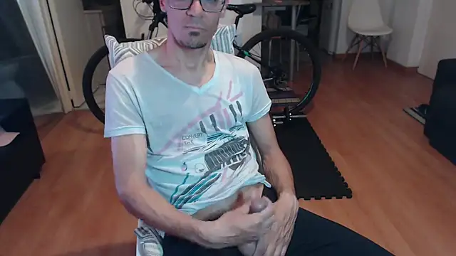 Snapshot of guachin_hunk chatting on September 22, 2025, 3:30 am guachin hunk online show from September 22, 2025, 3:30 am