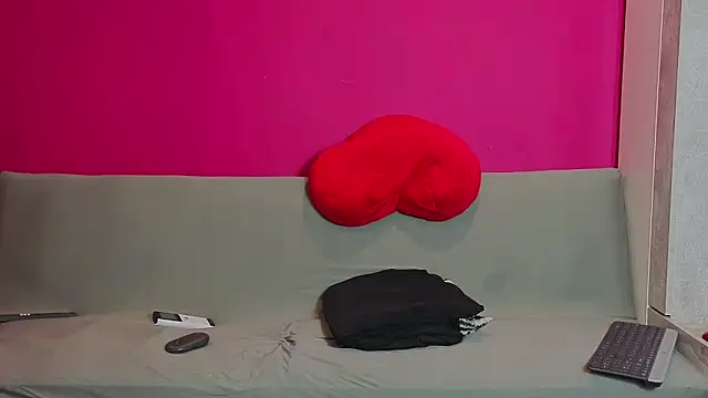 Young Strawberryy online show from March 20, 2026, 1:05 pm