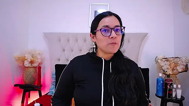 Snapshot of MIchelMomet chatting on January 4, 2025, 2:35 pm MIchelMomet online show from January 4, 2025, 2:35 pm