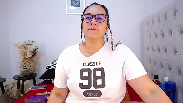 Snapshot of MIchelMomet chatting on January 27, 2025, 11:00 am MIchelMomet online show from January 27, 2025, 11:00 am