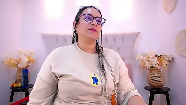 Snapshot of MIchelMomet chatting on February 3, 2025, 12:47 pm MIchelMomet online show from February 3, 2025, 12:47 pm