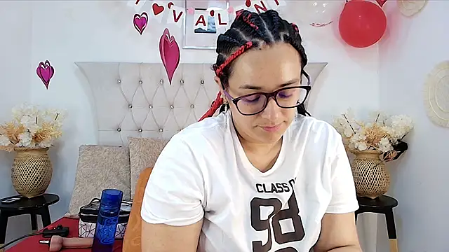 Snapshot of MIchelMomet chatting on February 13, 2025, 1:05 pm MIchelMomet online show from February 13, 2025, 1:05 pm