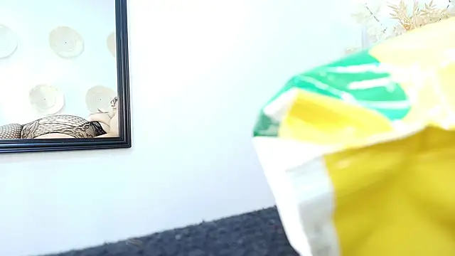 Snapshot of MIchelMomet chatting on February 19, 2025, 3:16 pm MIchelMomet online show from February 19, 2025, 3:16 pm