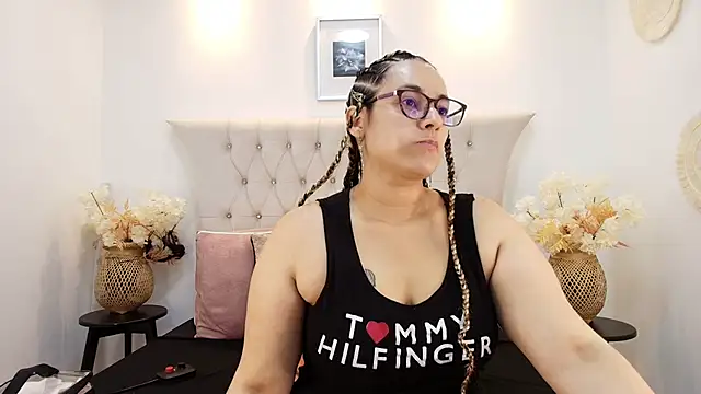 Snapshot of MIchelMomet chatting on February 20, 2025, 12:04 pm MIchelMomet online show from February 20, 2025, 12:04 pm