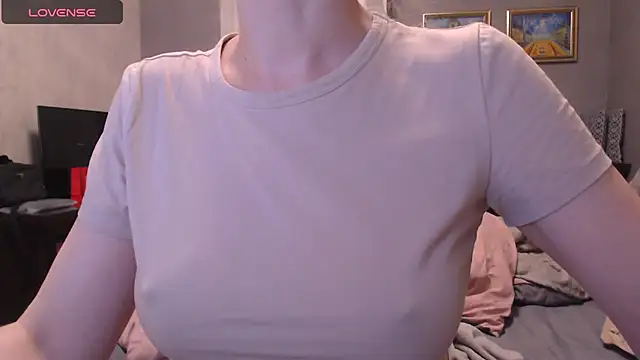 BlondieStar online show from November 1, 2025, 7:49 pm