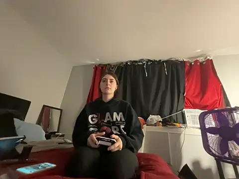 Snowbunnycake 131 online show from April 28, 2026, 2:33 pm