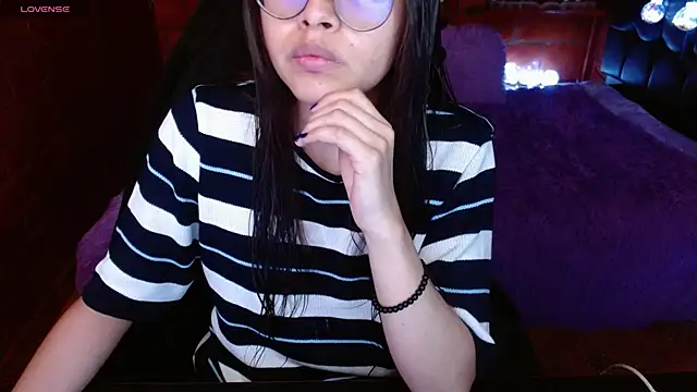 MidoriQuiinn online show from May 29, 2026, 4:05 pm