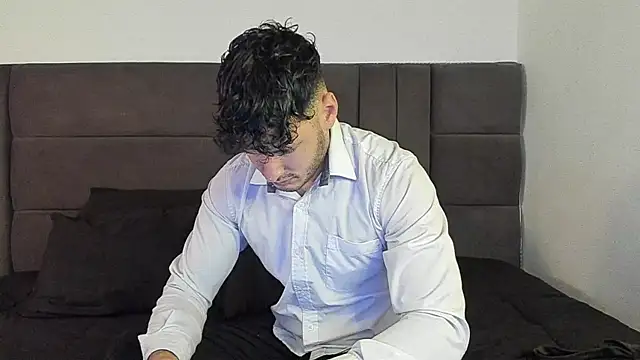 alejandro  2 online show from January 16, 2026, 6:01 pm