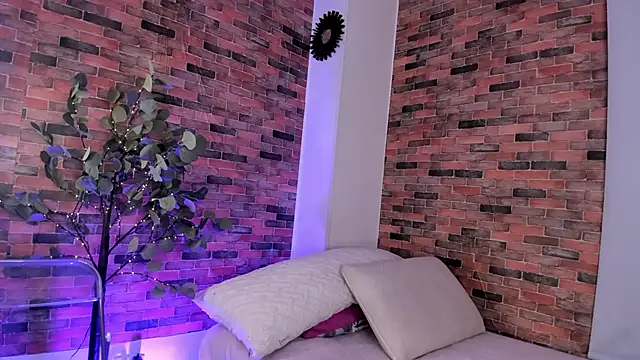 Snapshot of Lucy_fit chatting on December 19, 2024, 5:07 am Lucy fit online show from December 19, 2024, 5:07 am