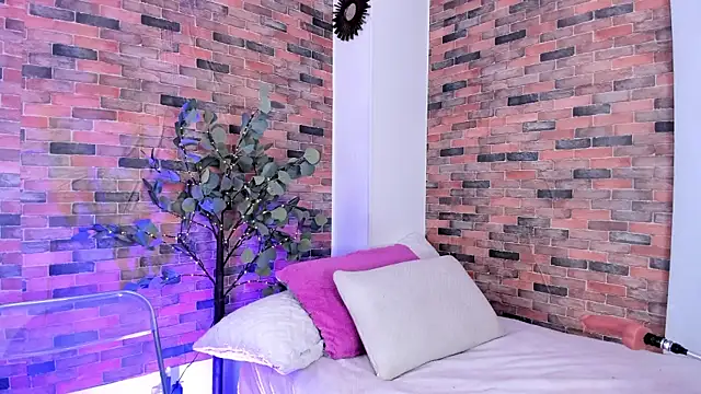 Snapshot of Lucy_fit chatting on December 20, 2024, 3:36 am Lucy fit online show from December 20, 2024, 3:36 am