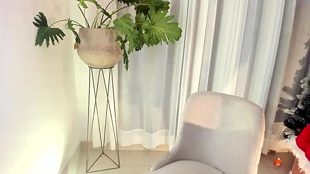 Snapshot of Lucy_fit chatting on December 28, 2024, 4:30 am Lucy fit online show from December 28, 2024, 4:30 am