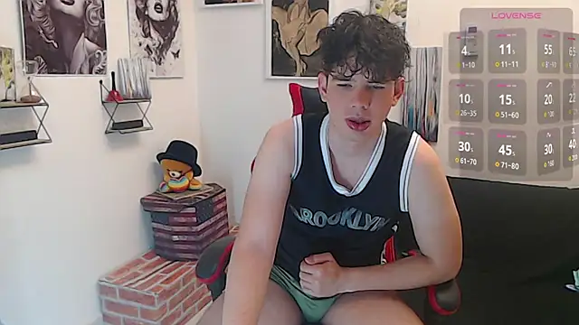 Snapshot of Oliverboy- chatting on June 26, 2026, 11:09 pm Oliverboy- online show from June 26, 2026, 11:09 pm