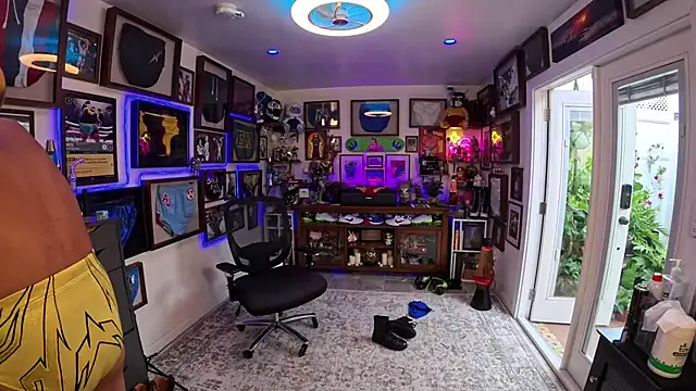 Briefs bud online show from September 13, 2025, 3:56 pm