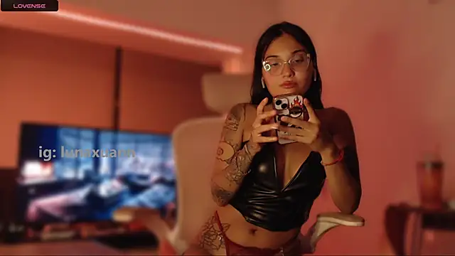 LunaXuan online show from January 15, 2025, 5:40 am