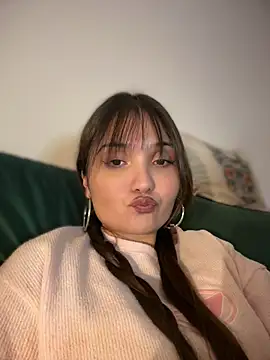 LunaXuan online show from July 14, 2026, 2:27 am