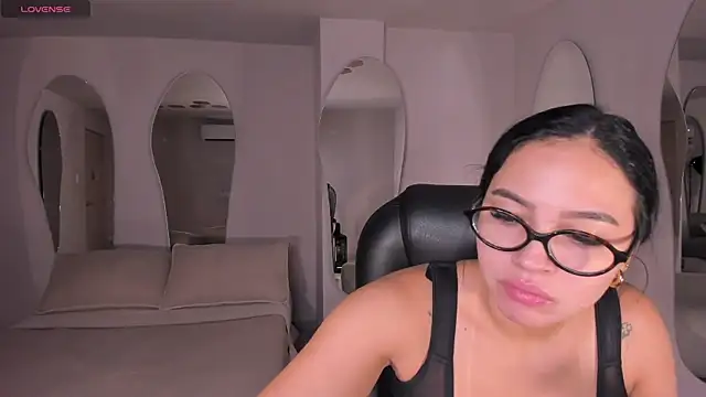 Snapshot of MollyJones_ chatting on August 8, 2026, 12:18 pm MollyJones online show from August 8, 2026, 12:18 pm