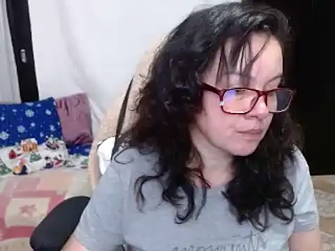 Snapshot of Sonialorens_ chatting on December 5, 2024, 9:28 pm Sonialorens  online show from December 5, 2024, 9:28 pm