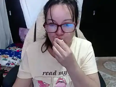 Snapshot of Sonialorens_ chatting on December 10, 2024, 2:50 pm Sonialorens  online show from December 10, 2024, 2:50 pm