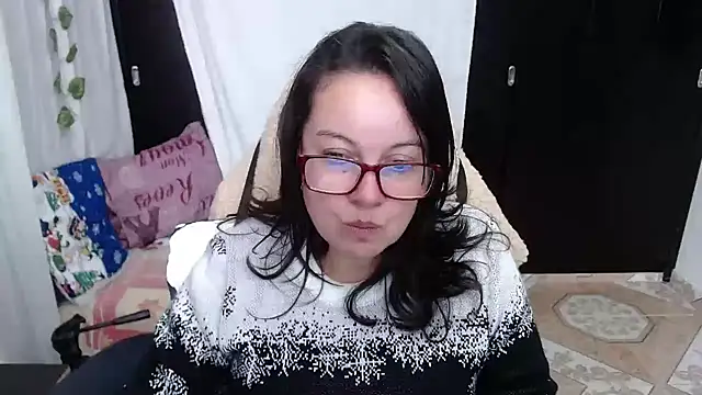 Snapshot of Sonialorens_ chatting on December 17, 2024, 2:55 pm Sonialorens  online show from December 17, 2024, 2:55 pm
