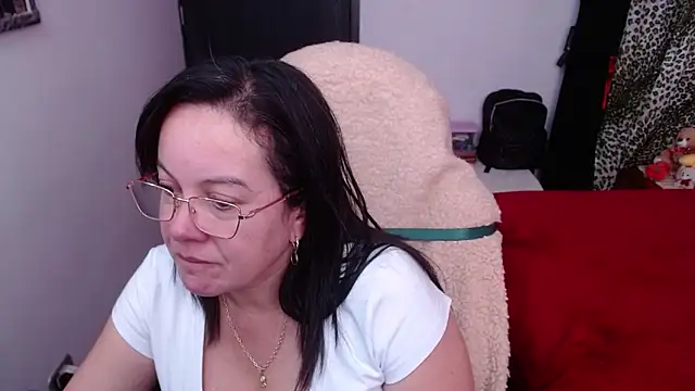 Sonialorens  online show from November 10, 2025, 9:47 pm