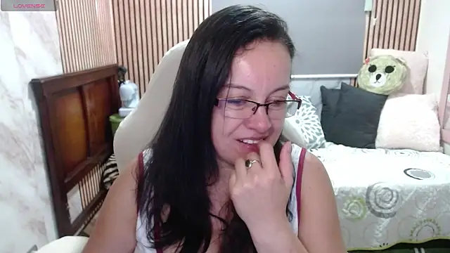 Snapshot of Sonialorens_ chatting on June 6, 2026, 9:19 pm Sonialorens online show from June 6, 2026, 9:19 pm