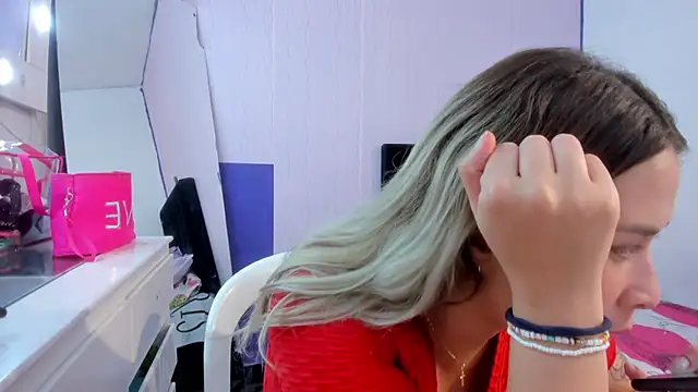 Snapshot of Byanca_Winklar chatting on February 14, 2025, 9:32 pm Byanca Winklar online show from February 14, 2025, 9:32 pm