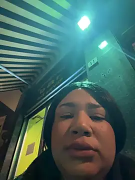 Snapshot of IamSashaLuv chatting on December 17, 2025, 5:57 am IamSashaLuv online show from December 17, 2025, 5:57 am