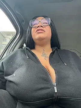 Snapshot of IamSashaLuv chatting on December 18, 2025, 10:54 am IamSashaLuv online show from December 18, 2025, 10:54 am